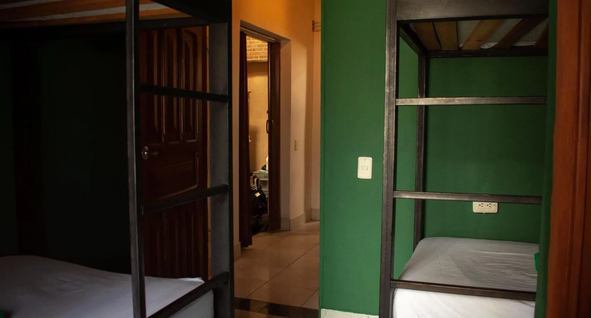 Oasis Hostel Medellin 0*,  Colombia