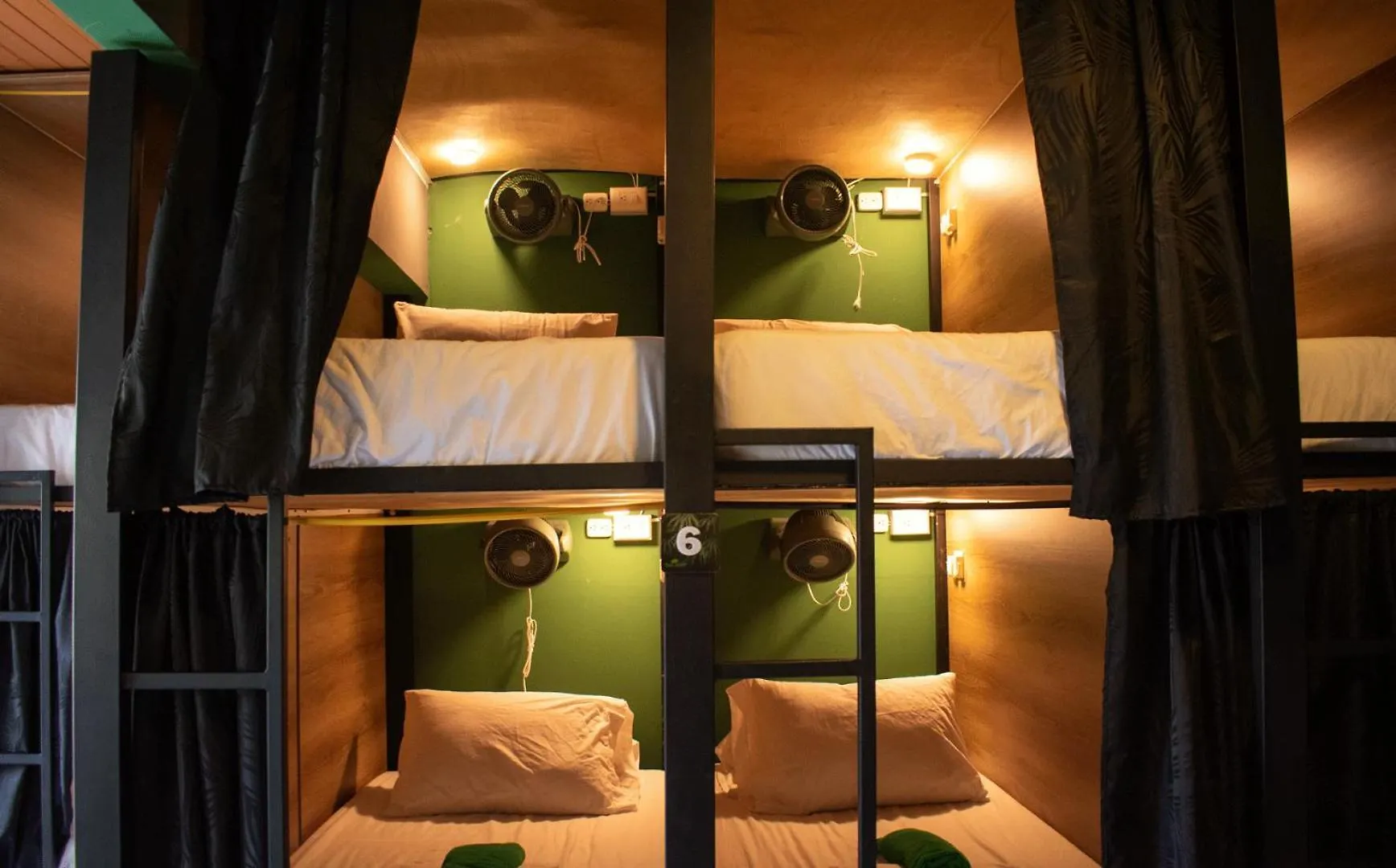 Oasis Hostel メデジン