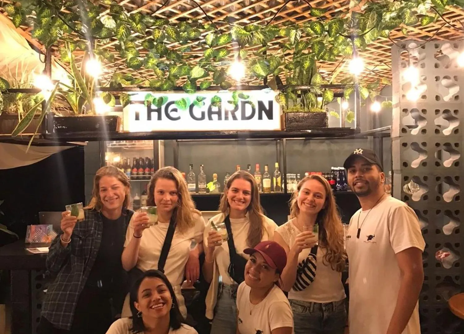 Oasis Hostel Medellin contacts